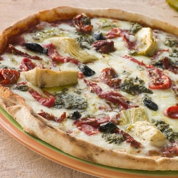 Artichoke and prosciutto pizza with pesto