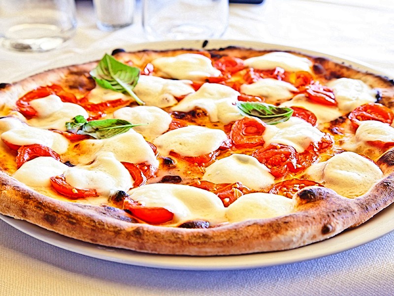 Margherita with fresh mozzarella and basil